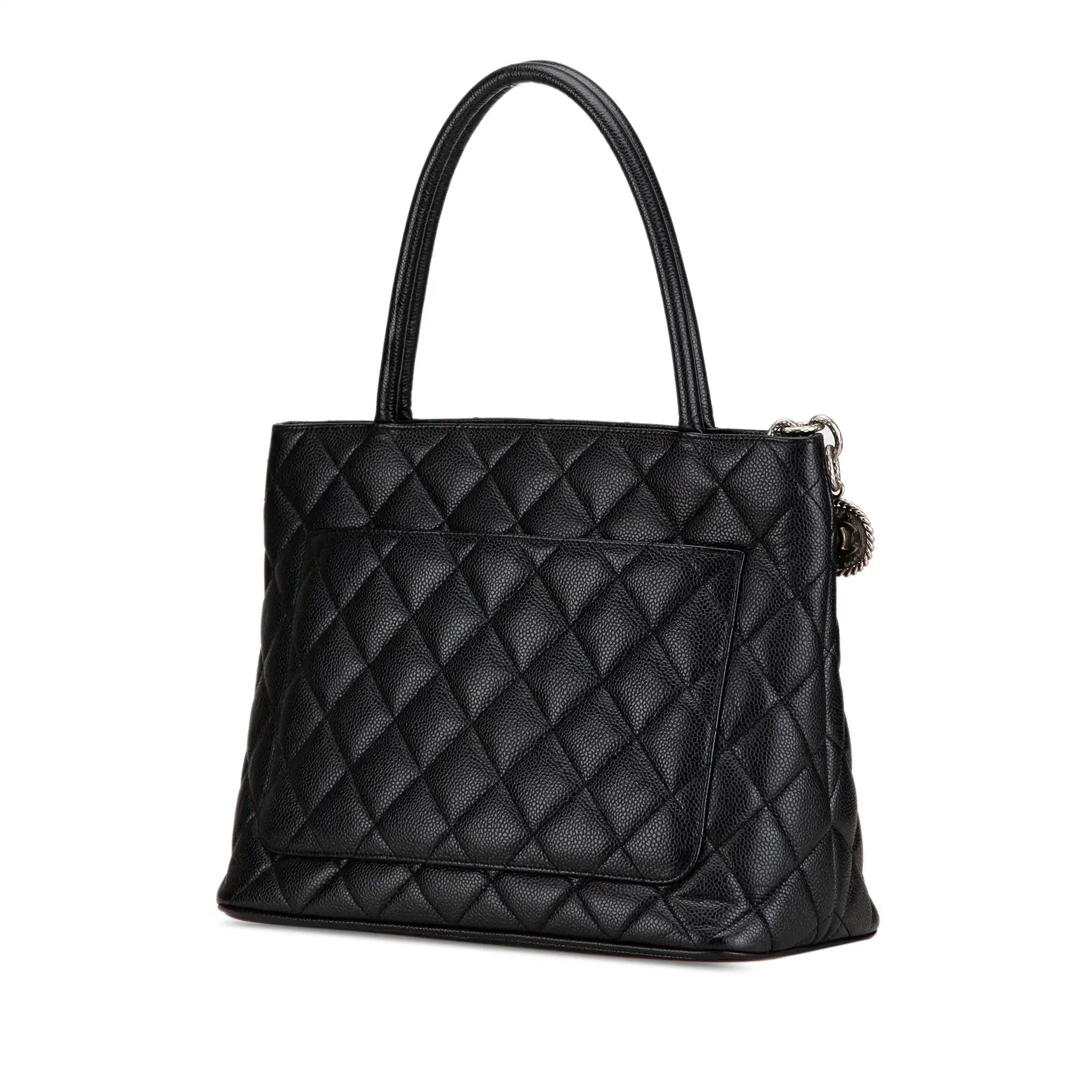 Médaillon de Chanel Tote Sac noir Caviar