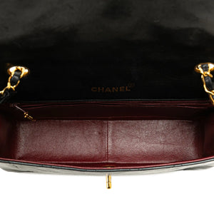 Chanel Diana Medium Black Lambs en peau d'alerte