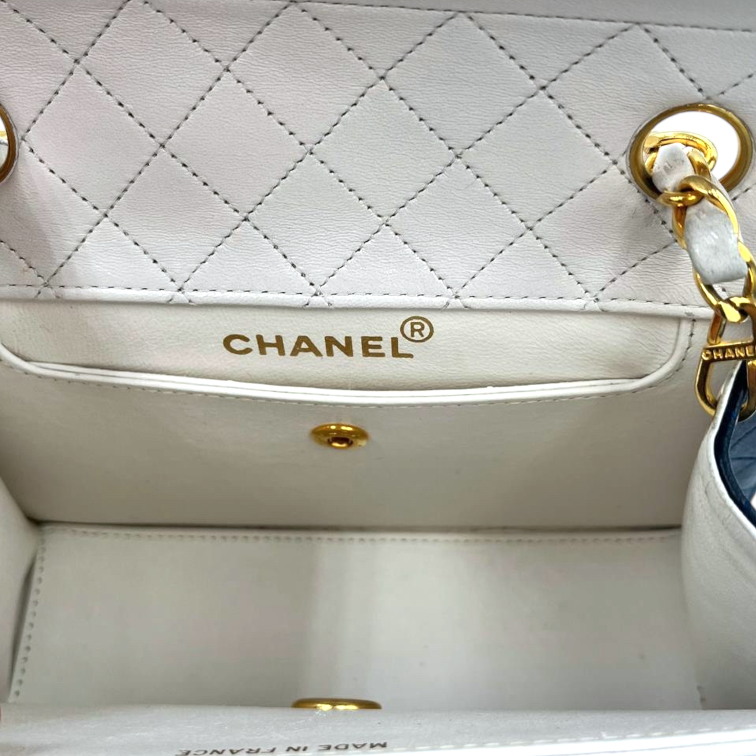 Chanel trapèze marine bleu d'agneau d'agneau